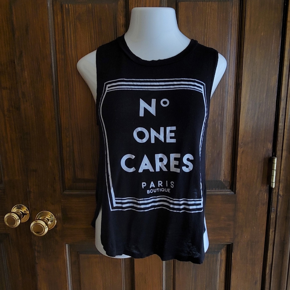 Blu Planet Sz M Sleeveless Graphic Tee Black & White P2P 16 L 17